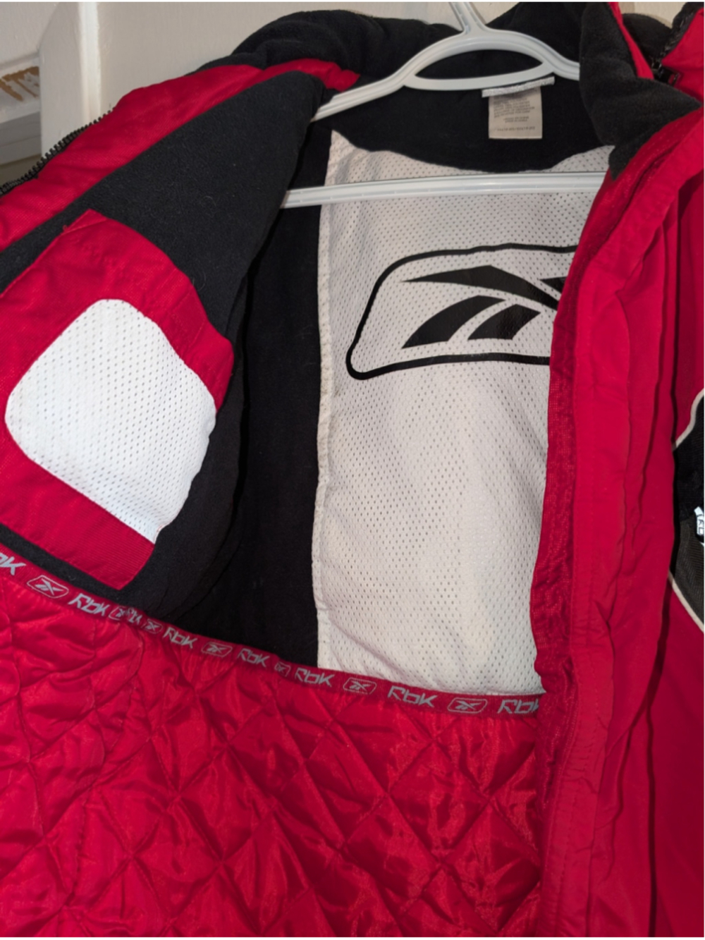 Reebok Puffer Jacket XL Red Gray, Boys - Picture 4 of 7